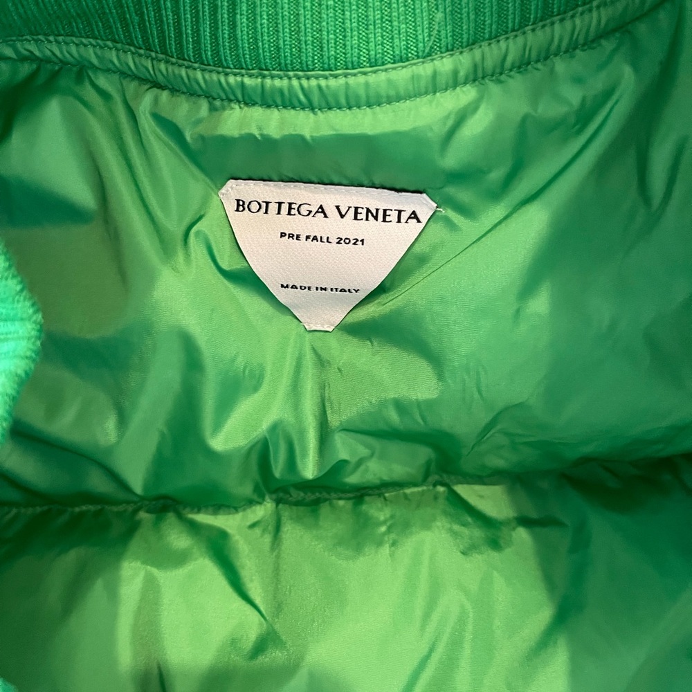 BV Pre Fall 2021 green puffy jacket Small NWT - Picture 6 of 10